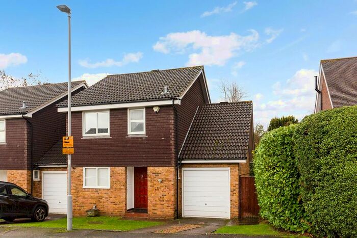 4 Bedroom Semi-Detached House To Rent In Hailsham Close, Surbiton, KT6