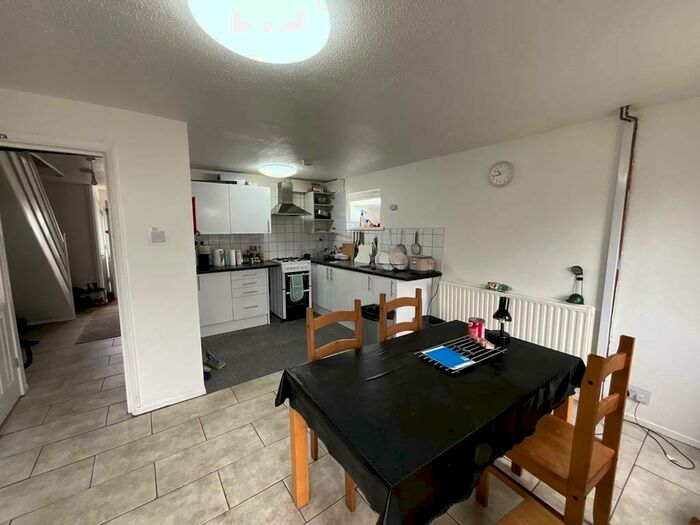 4 Bedroom Semi-Detached House To Rent In Templar Road, Nottingham, Nottinghamshire, NG9