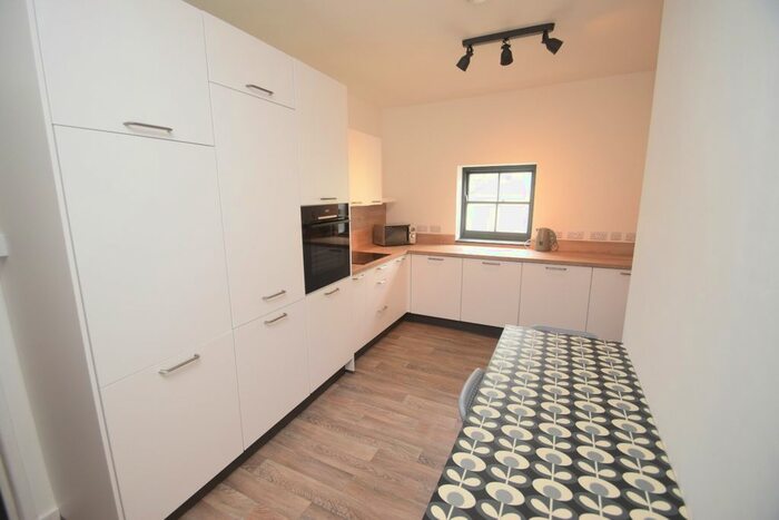 2 Bedroom Flat To Rent In St Thomas Street, Penryn, TR10