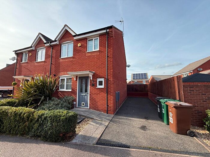 3 Bedroom Semi-Detached House To Rent In Davenport Way, Woodville, DE11