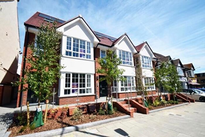 2 Bedroom Flat To Rent In London Road, Leigh On Sea, Essex, SS9