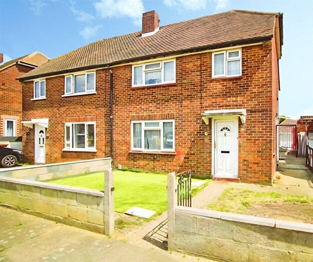 3 Bedroom Semi Detached House For Sale In Cheviot Close, Bexleyheath, DA7