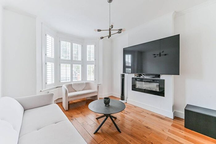 3 Bedroom Semi-Detached House To Rent In Croydon, Croydon, CR0