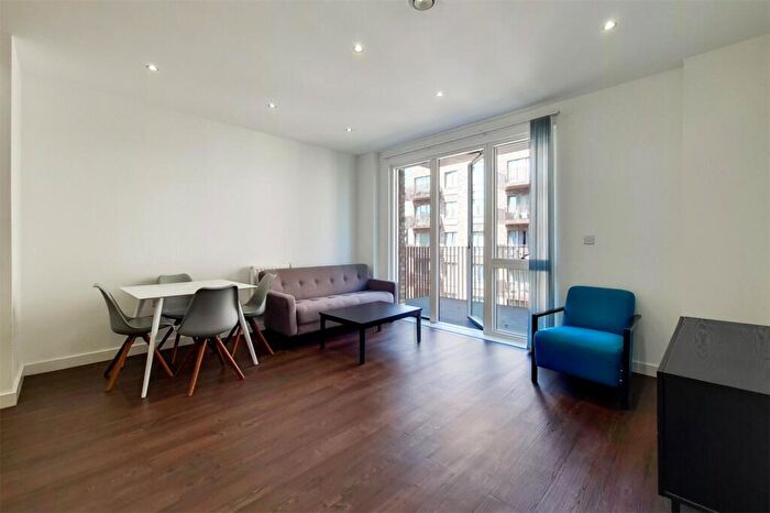 2 Bedroom Apartment To Rent In Frobisher Yard, London, E16