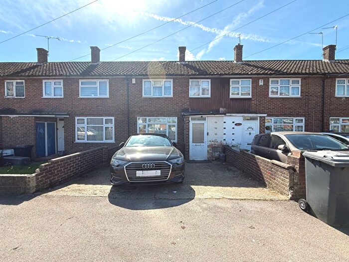 3 Bedroom Terraced House For Sale In Trelawney Avenue, Slough, SL3