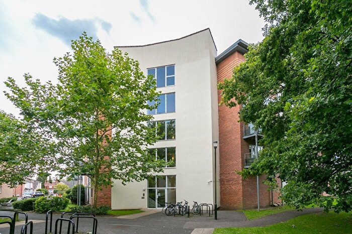 2 Bedroom Flat To Rent In Mayfair Court, Observer Drive, Watford, Hertfordshire, WD18