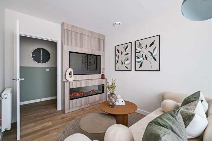 1 Bedroom Flat For Sale In Park Quarter, Barnet, EN4