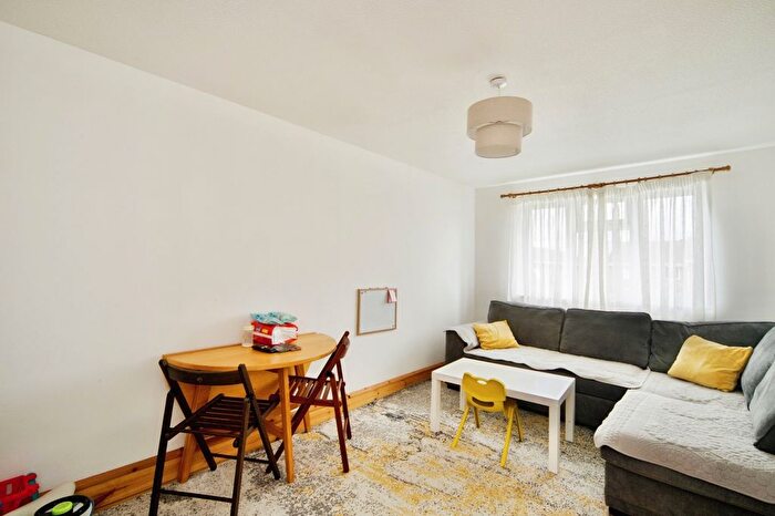 1 Bedroom Flat For Sale In Shurland Avenue, Barnet, EN4