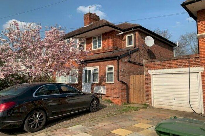 2 Bedroom Maisonette To Rent In Cheyneys Avenue, Edgware, HA8