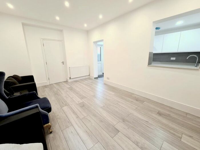3 Bedroom Flat To Rent In Westbury Avenue, Turnpike Lane N22