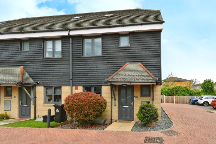 3 Bedroom Property To Rent In De Burgh Close, Broxbourne, EN10