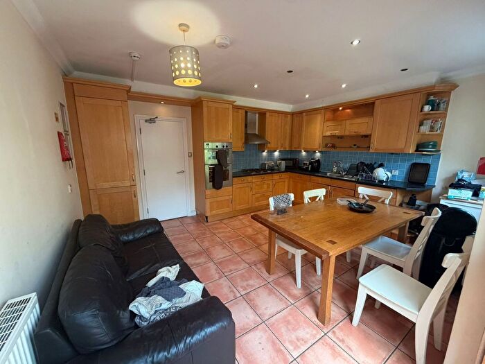 5 Bedroom Town House To Rent In Harper Road, London, SE1
