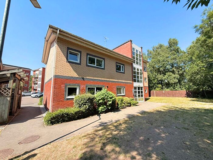 2 Bedroom Flat For Sale In Wharf Road, Sale, M33