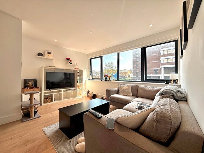 2 Bedroom Flat To Rent In Romney Place, Maidstone, ME15