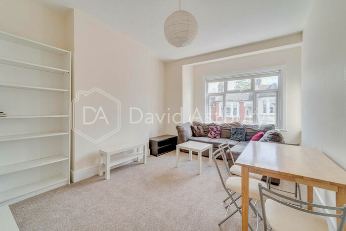3 Bedroom Apartment To Rent In Wightman Road, Hornsey, London, N8