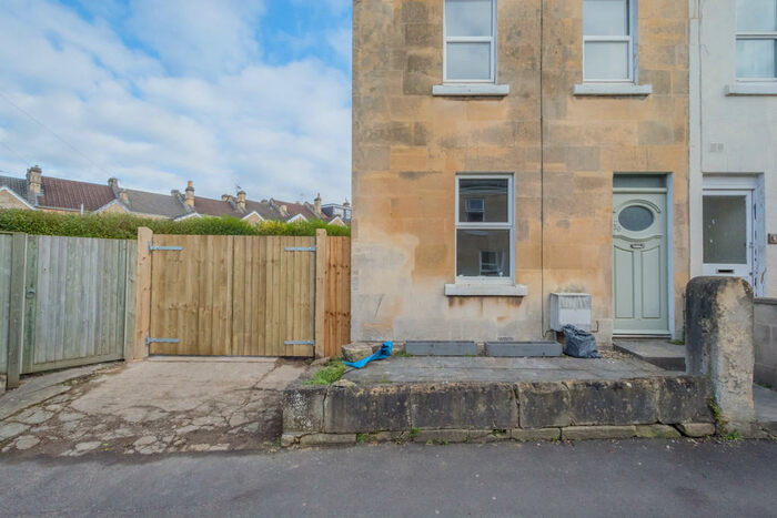 2 Bedroom Semi-Detached House To Rent In Burnham Road, Bath, BA2
