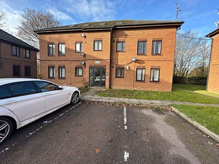 2 Bedroom Flat To Rent In Cavalier Close, Luton, Bedfordshire, LU3