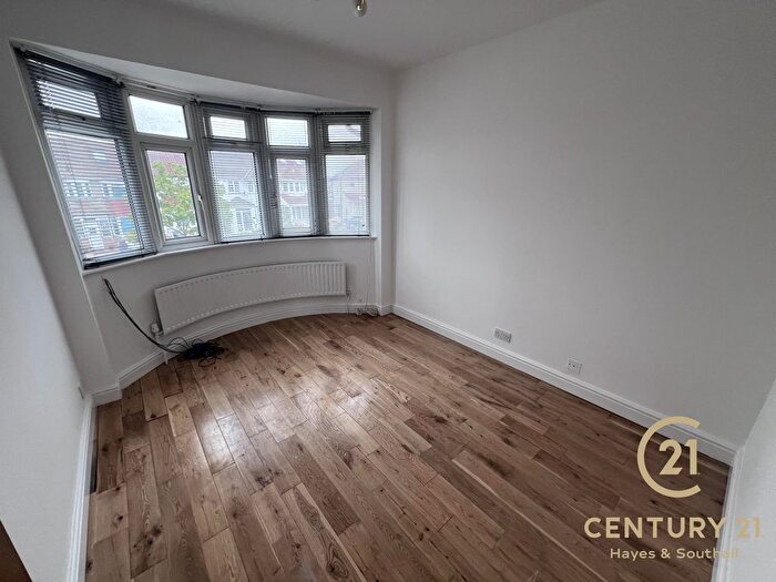 5 Bedroom End Terrace House To Rent In Ascot Gardens, UB1