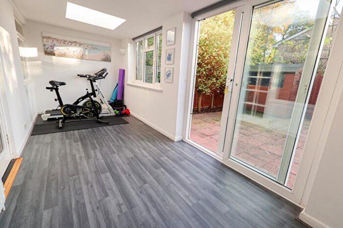 3 Bedroom End Of Terrace House For Sale In Calmore, Southampton, SO40