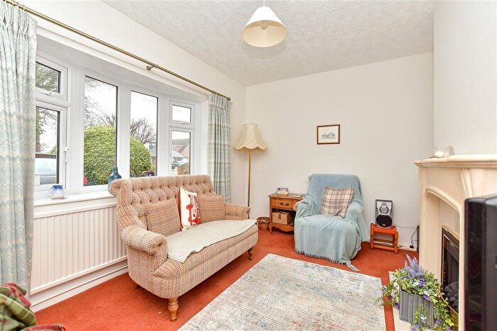 2 Bedroom Detached Bungalow For Sale In Cambridge Road, Wigmore, Gillingham, Kent, ME8