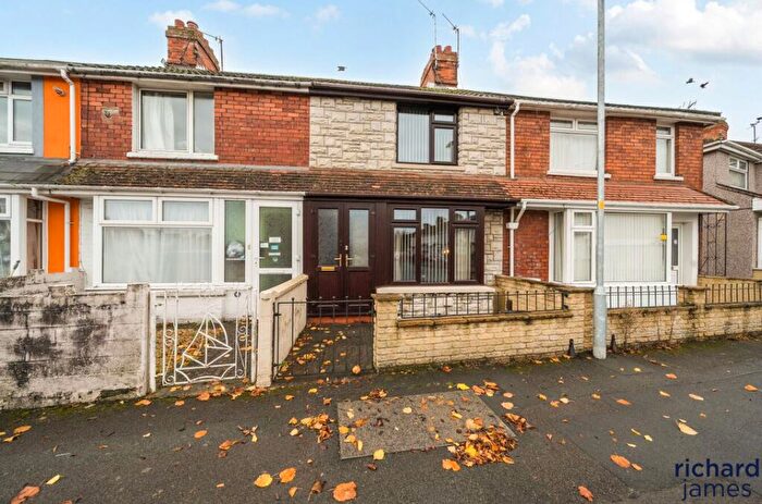 2 Bedroom Terraced House For Sale In Beckhampton Street, Swindon, SN1