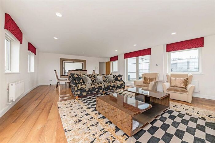 3 Bedroom Flat To Rent In Palgrave Gardens, Marylebone, NW1