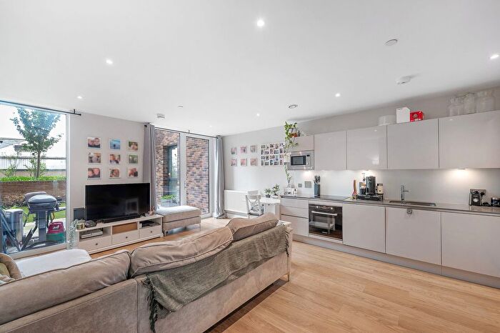 2 Bedroom Maisonette For Sale In Greyhound Parade, Earlsfield, SW17