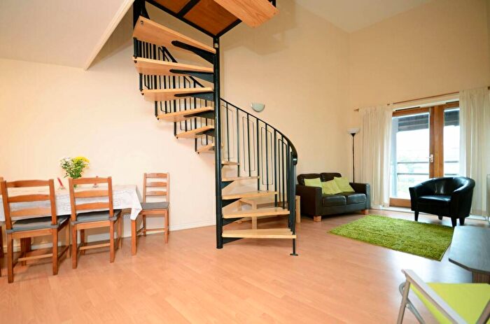 3 Bedroom Flat To Rent In Delta Building, Poplar, London, E14