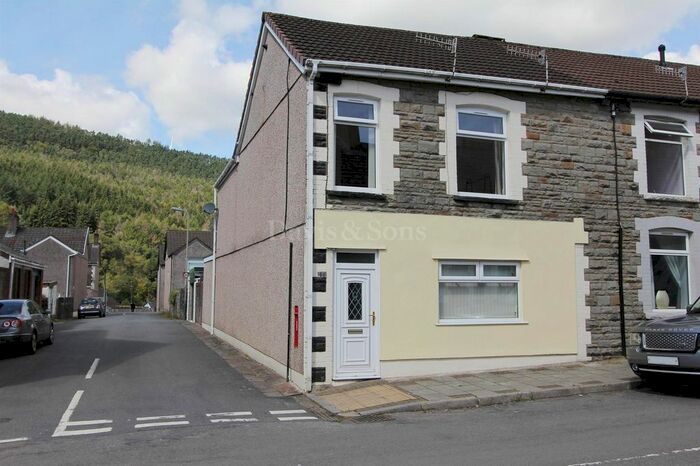 4 Bedroom End Of Terrace House For Sale In Islwyn Street, Cwmfelinfach, Ynysddu, Newport., NP11