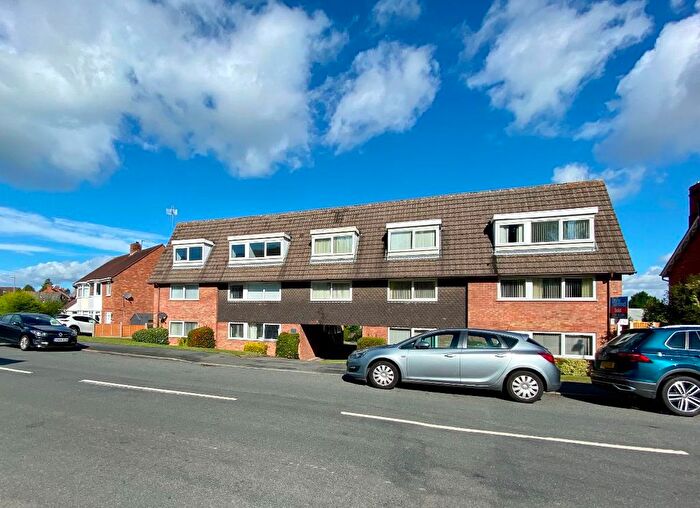 2 Bedroom Flat To Rent In Boswell Court, Howsell Road, Malvern, WR14