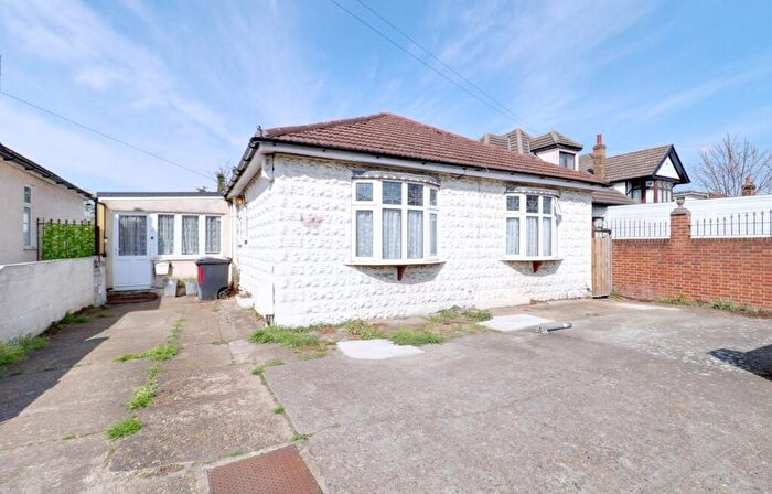 3 Bedroom Detached Bungalow For Sale In Betterton Road, Rainham, RM13