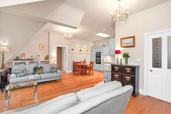 2 Bedroom Apartment For Sale In King Edward Vii Apartments, Midhurst, West Susex, GU29
