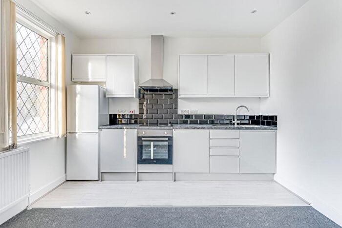 2 Bedroom Flat To Rent In Hertford Road, Enfield, EN3