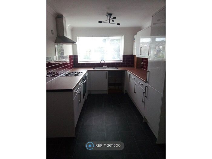 2 Bedroom Flat To Rent In Balmoral Court, Hove, BN3