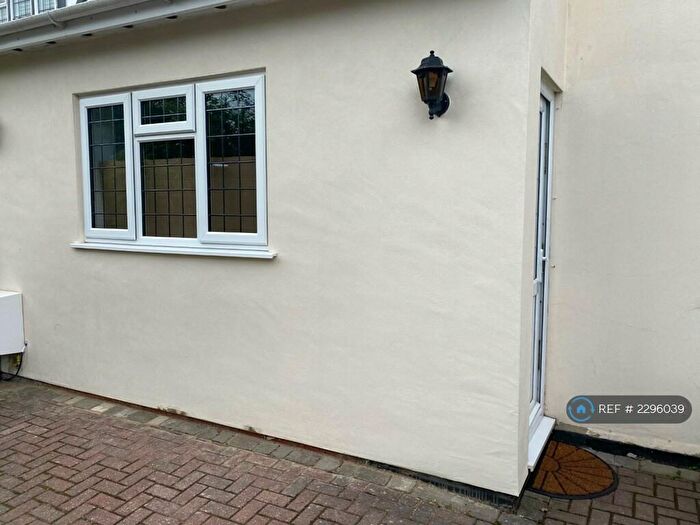 Studio To Rent In Richings Park, Iver, SL0