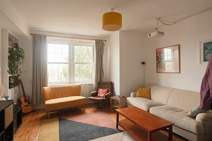 3 Bedroom Flat For Sale In Old Ford Road, Bethnal Green, E2