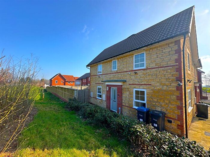 3 Bedroom Semi Detached House For Sale In Harvey Avenue, Chippenham, SN15