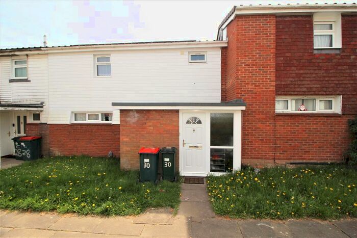 3 Bedroom House To Rent In Baylis Walk, Broadfield, RH11