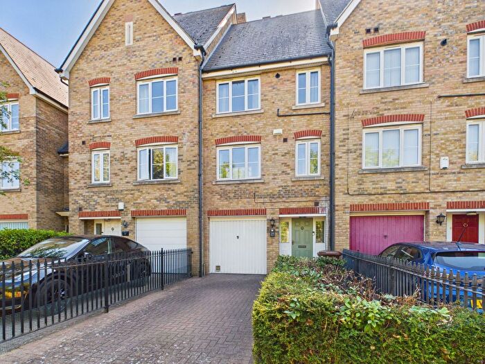 3 Bedroom Town House For Sale In Sandling Way, St. Mary's Island, Chatham Maritime, ME4