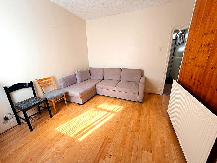3 Bedroom Terraced House To Rent In White Road, Stratford, E15