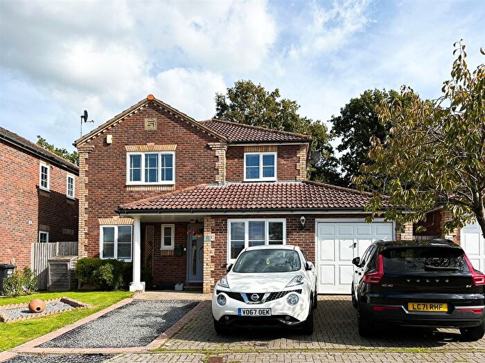 4 Bedroom Detached House To Rent In Woodpecker Crescent, Burgess Hill, RH15