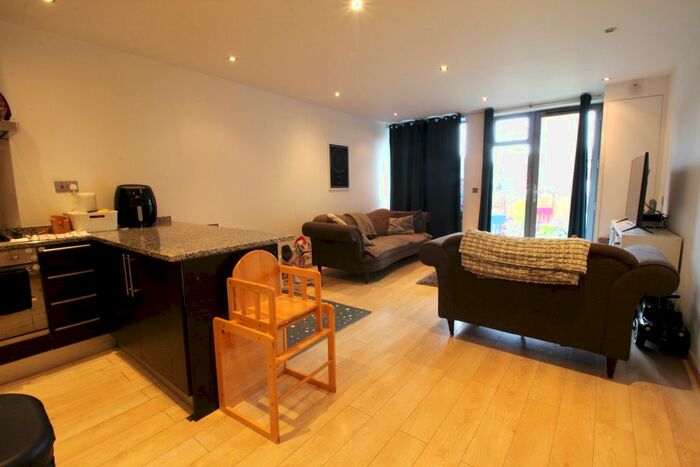 2 Bedroom Flat To Rent In Depot Road, Epsom, KT17