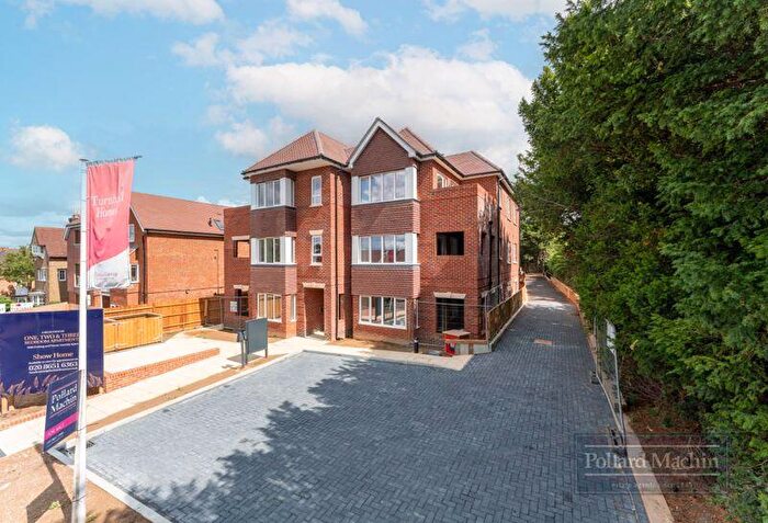 3 Bedroom Flat For Sale In Purley Downs Road, South Croydon, CR2