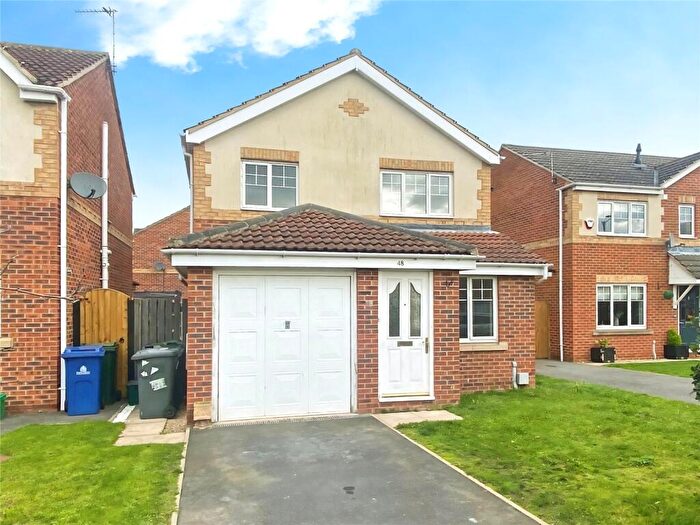 3 Bedroom Detached House To Rent In Castle Avenue, Rossington, Doncaster, South Yorkshire, DN11