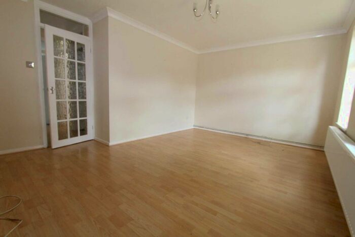 1 Bedroom Flat For Sale In Avington Walk, Thundersley, SS7