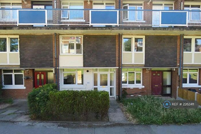 2 Bedroom Maisonette To Rent In Batemoor Place, Sheffield, S8