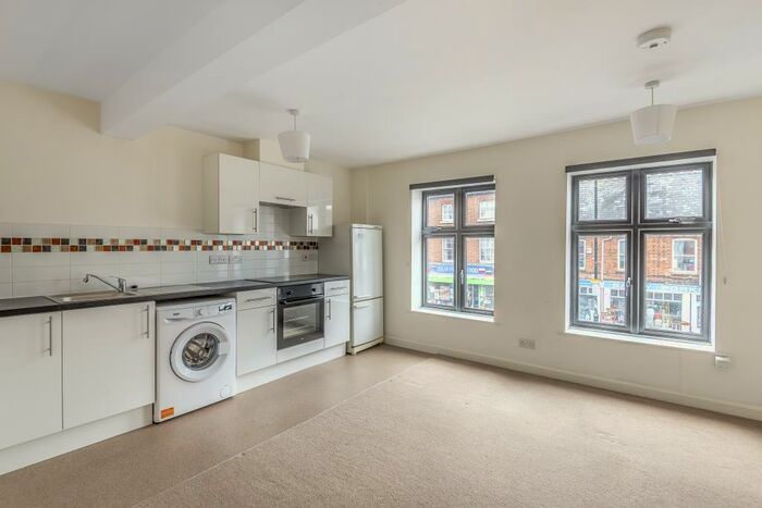 2 Bedroom Apartment To Rent In Newbury, Berkshire, RG14
