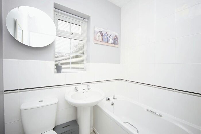 3 Bedroom End Of Terrace House For Sale In Bilbury Close, Redditch, B97