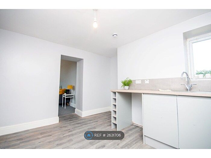1 Bedroom Flat To Rent In Rochdale Road, Bacup, OL13