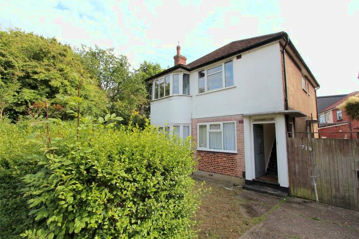2 Bedroom Flat To Rent In Honeypot Lane, Stanmore, HA7